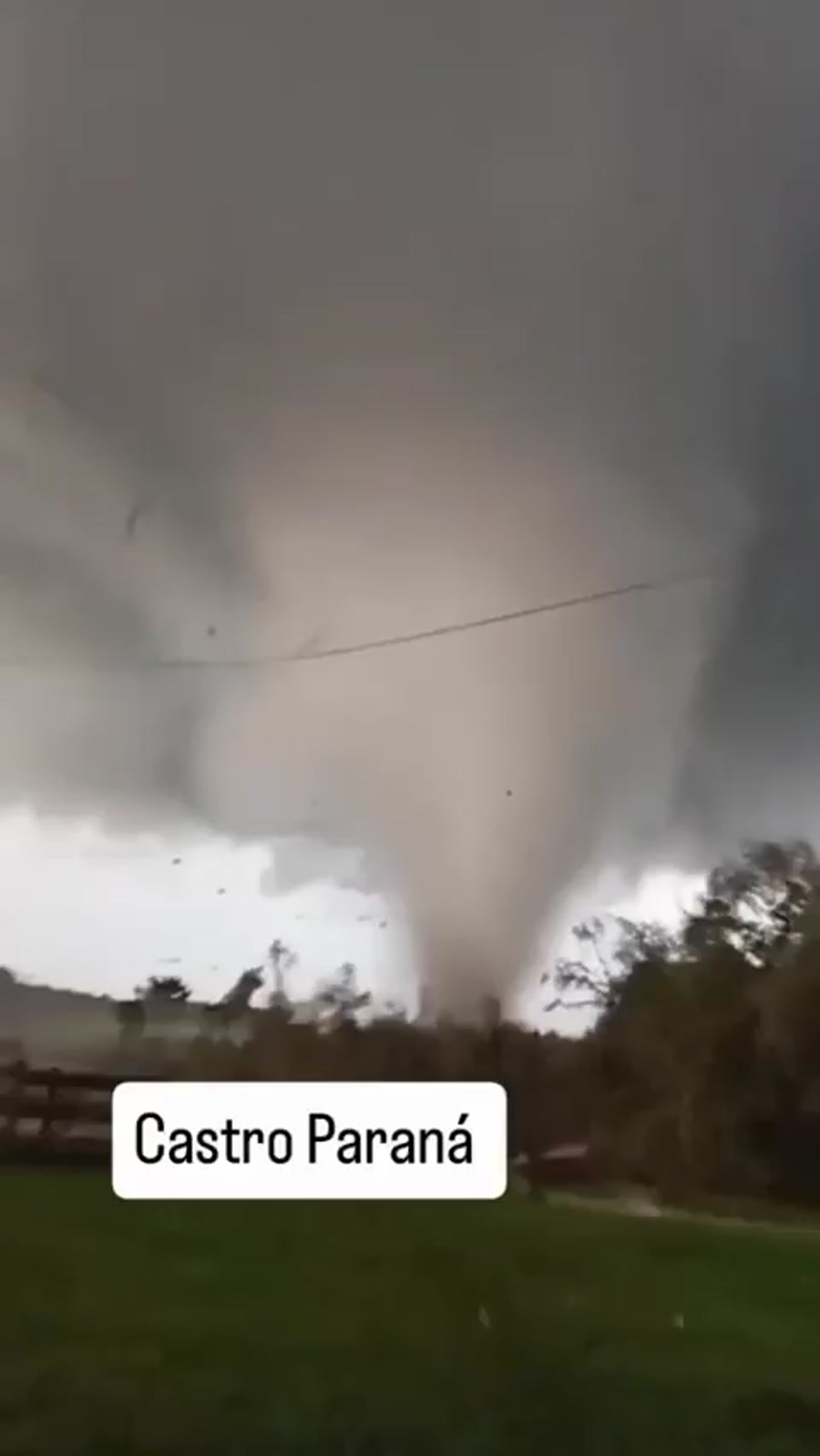 Funil do tornado registrado em Castro, no Paraná